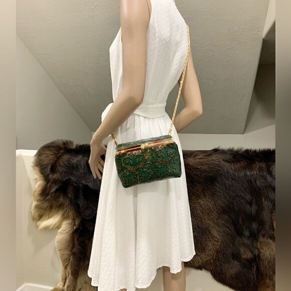 Handmade Genuine Leather Floral Embossed Kisslock Box Bag/Cosmetics case - Picture 9 of 16